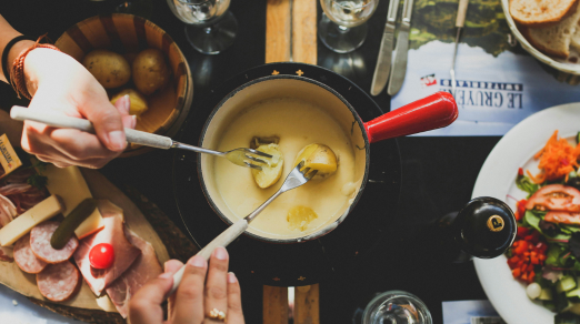 Top 10 Restaurants für Raclette und Fondue in der Schweiz